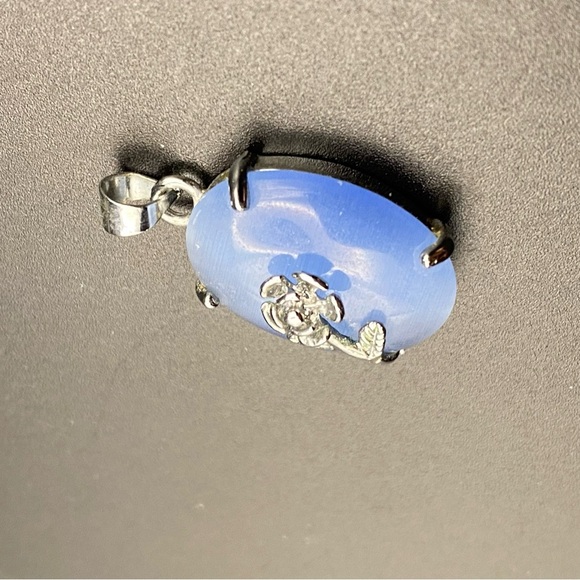 Silver tone Opalite Flower Pendant - Picture 3 of 6